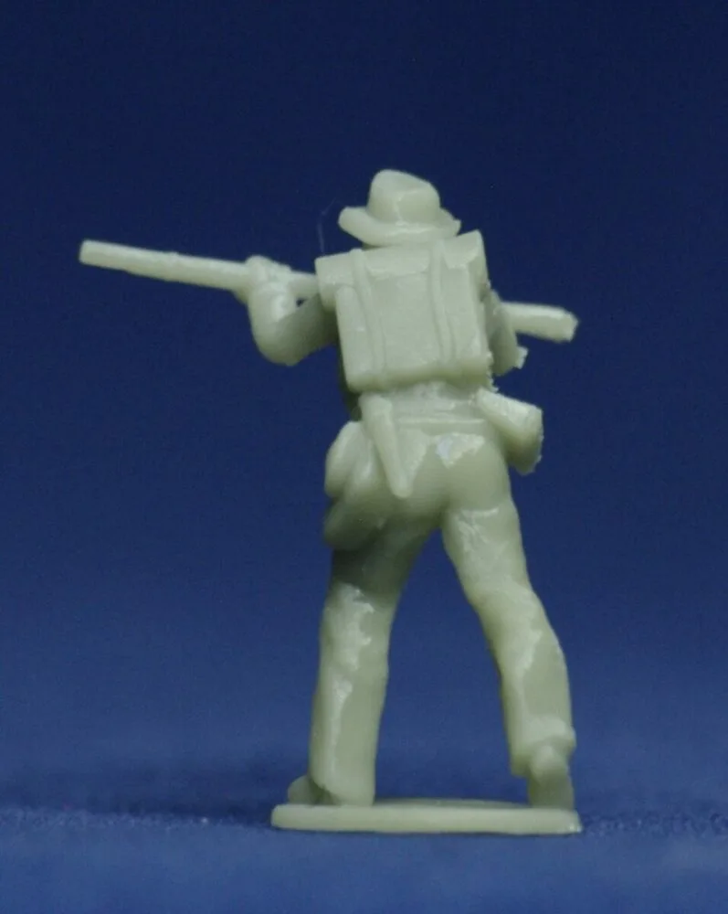 Soldier pressing rifle in hat v1 - Image 3