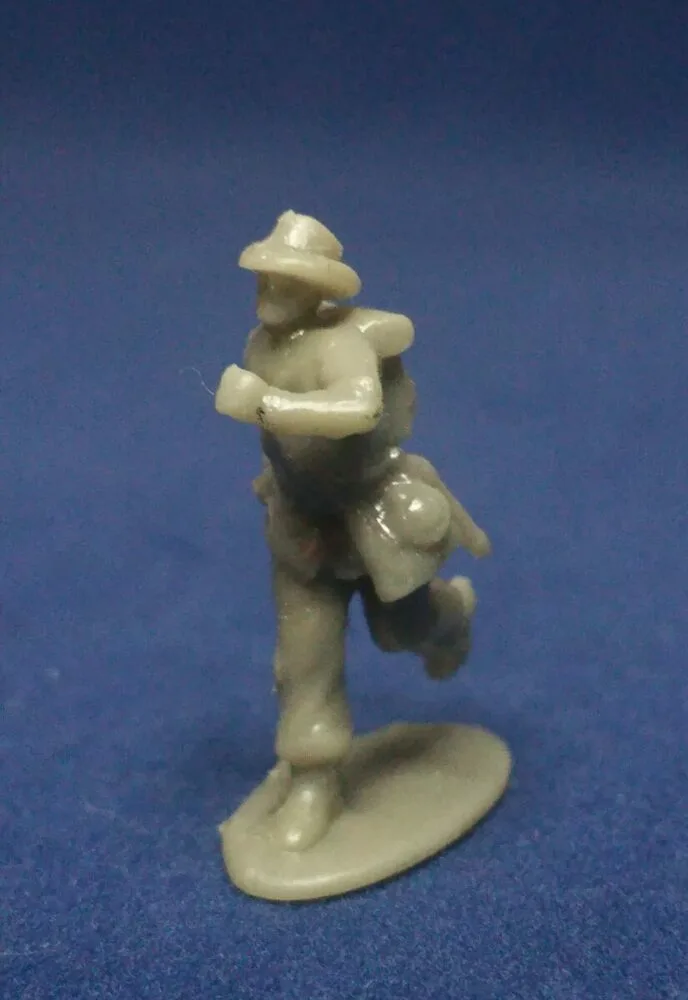 Confederate soldier in panicked retreat - Image 2