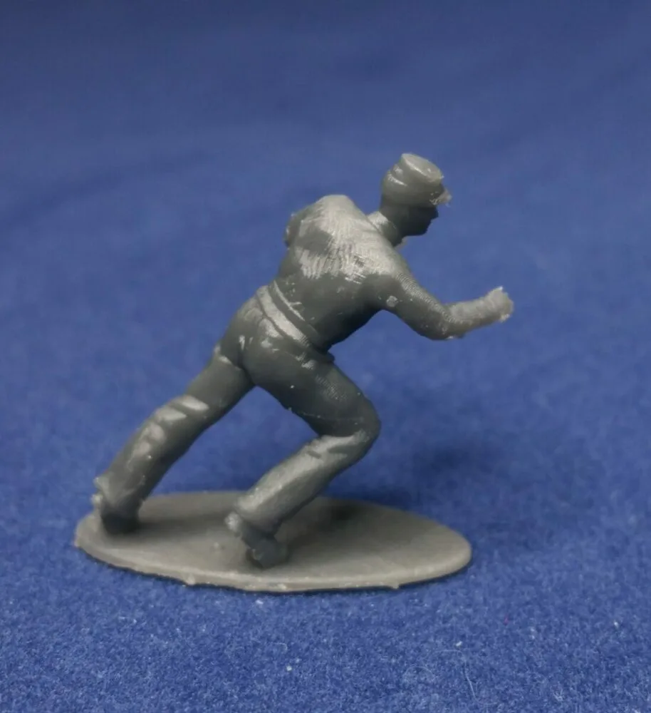 Union canoneer in kepi moving cannon for right wheel - Image 2