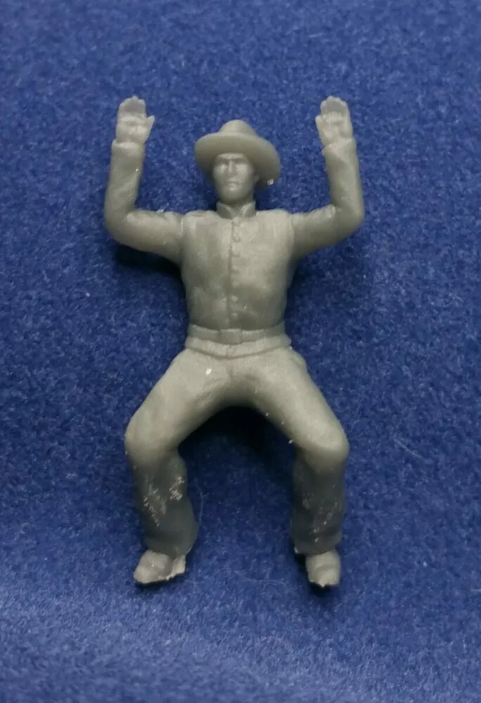 Confederate gunner in hat setting sight - Image 2