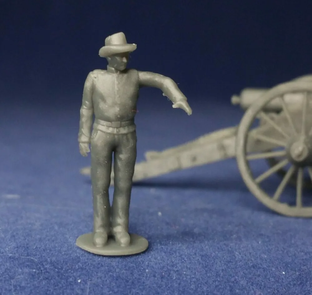 Confederate canoneer no 3 man in hat thumbs vent - Image 2