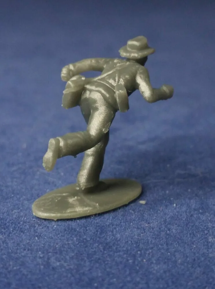 Soldier running fast in hat - Image 2