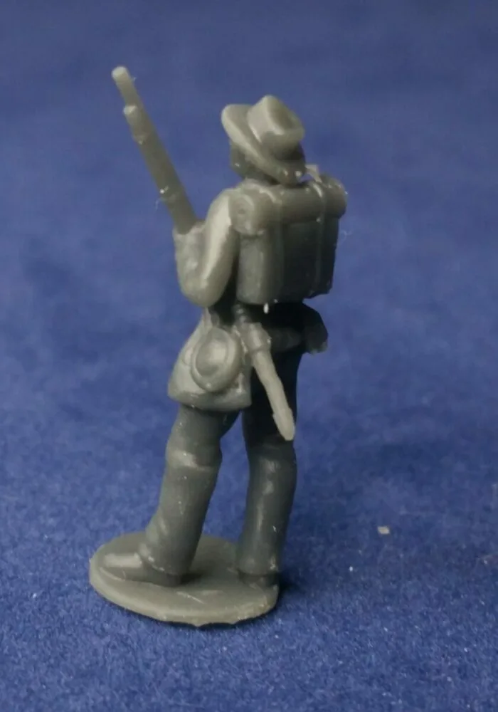 Confederate private standing still in hat - Image 2