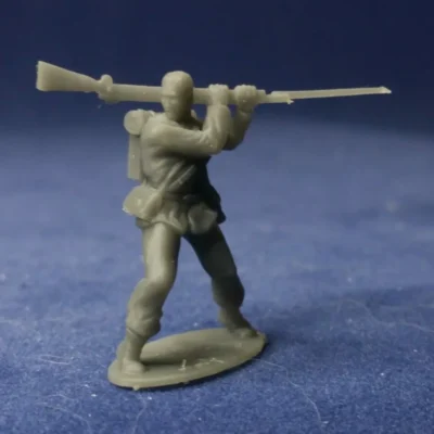 Union private swings musket 01 (bare head)