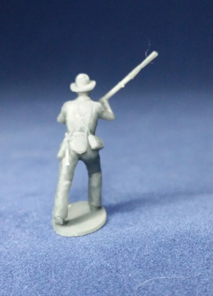 Confederate private clubbing enemy - Image 2