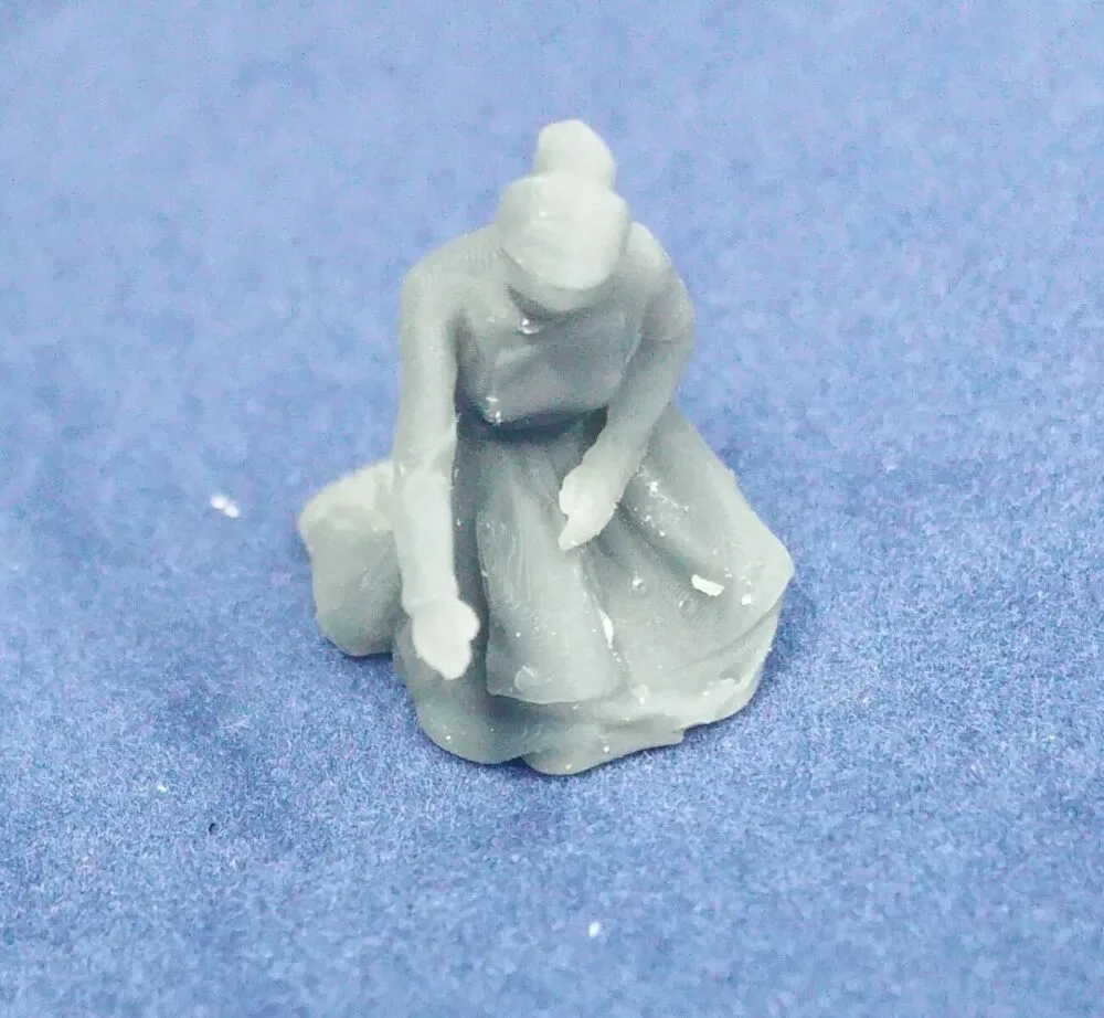 Nurse comforting wounded - Image 5