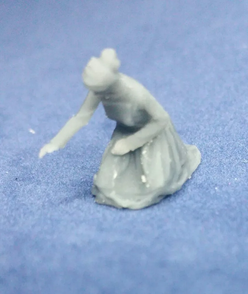 Nurse comforting wounded - Image 3