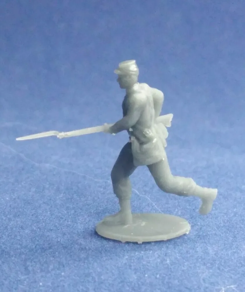 Confederate private in kepi charging enemy - Image 2