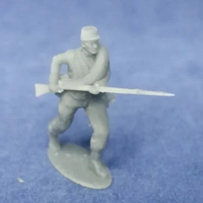Confederate soldier in kepi advancing on enemy