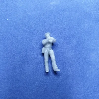 Canoneer picking shell in shirt and wheelcap