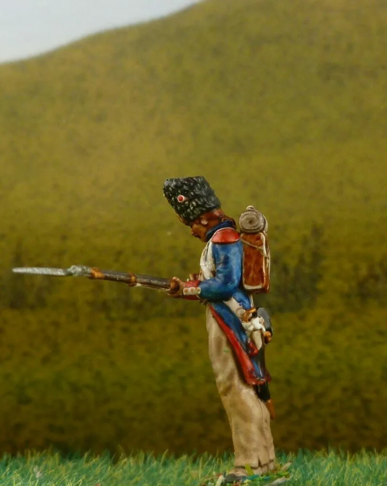 French Grenadier soldier Waterloo 1815 filling powder with bayonet - Image 3