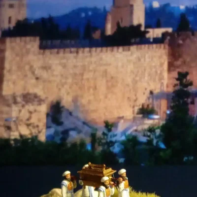 Ark of the Covenant with four carriers 700BC