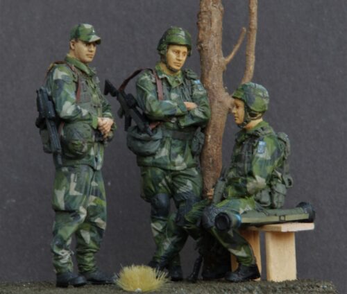 Swedish Modern Soldier in M90 Uniform - sitting photo review