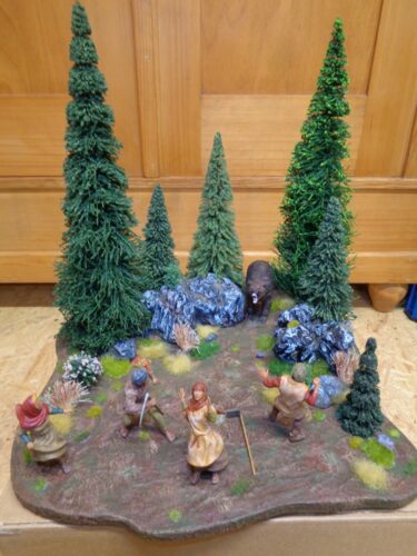 Click to view full screen Running villagers set 4 figures, CA photo review